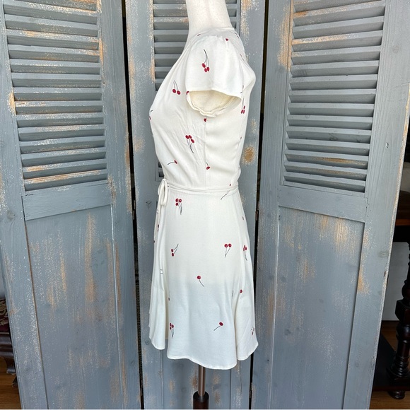 Reformation Raquel Cherry Print Wrap Dress Tart Sz XS - Picture 8 of 16